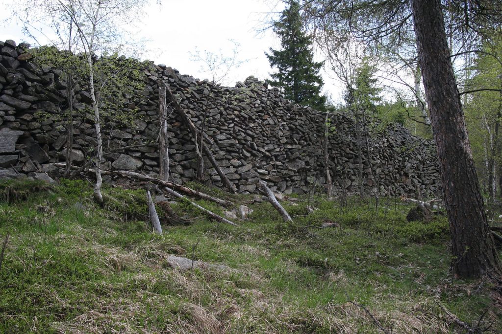 stone wall photo